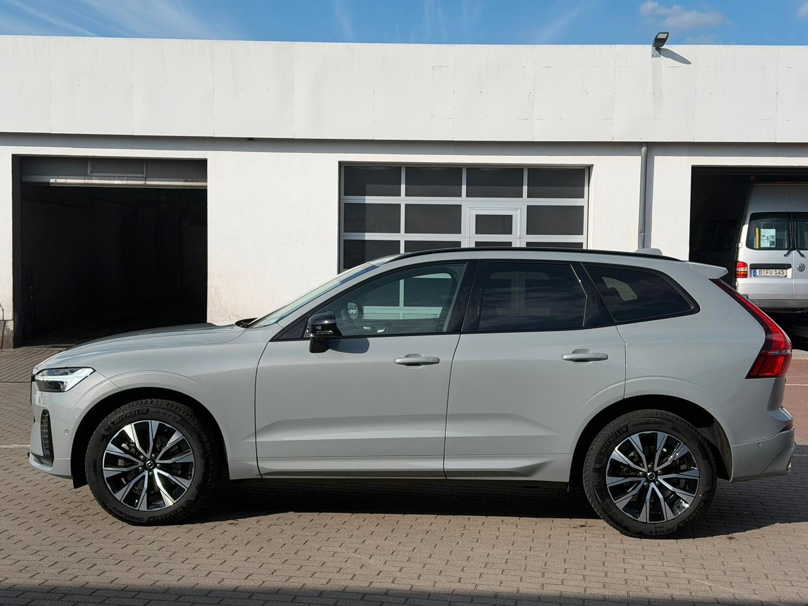 Fahrzeugabbildung Volvo XC60 B4D AWD Plus Dark*STDHZG*360°ACC
