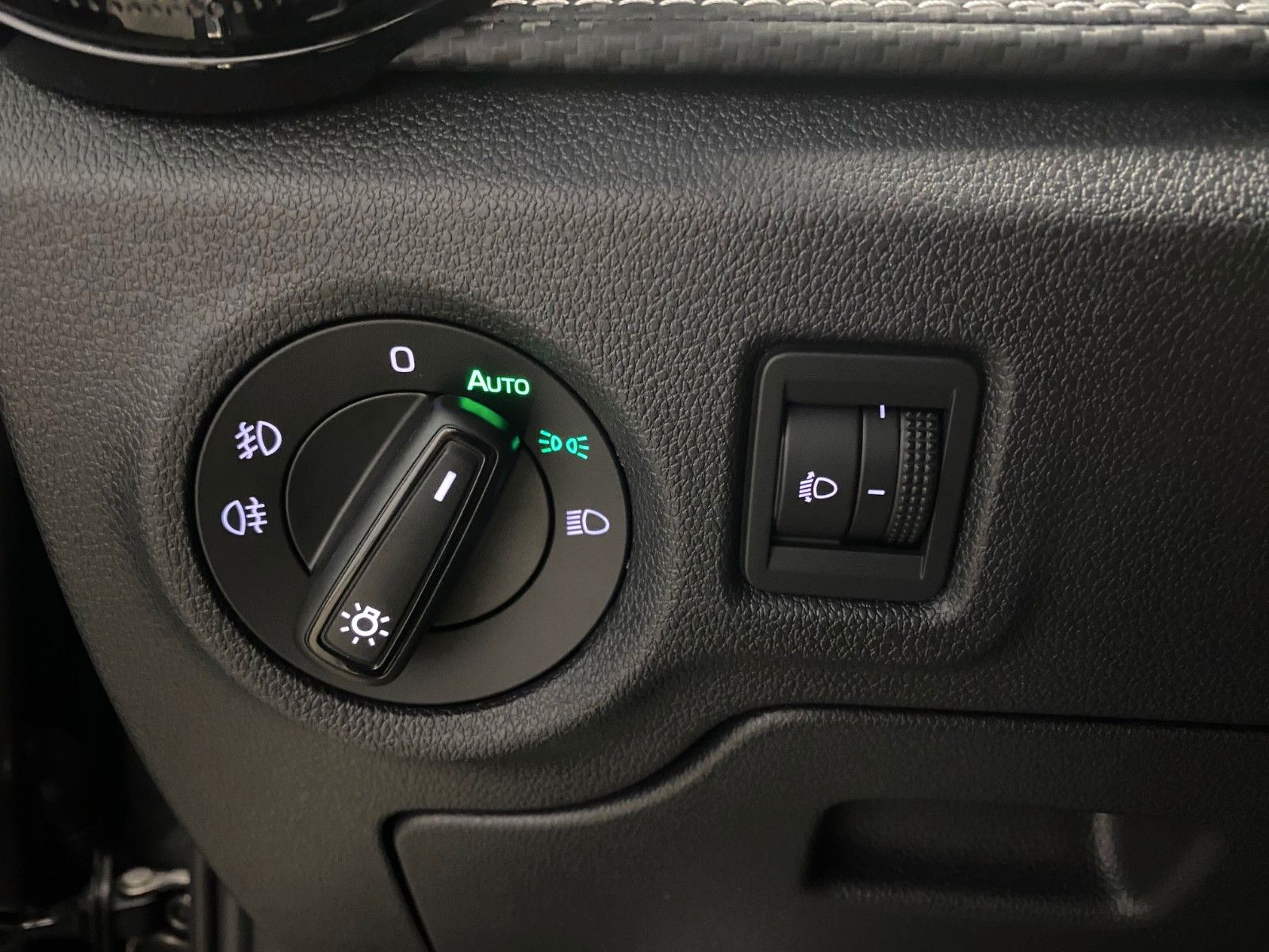 Fahrzeugabbildung SKODA Fabia 1.0 TSI DSG Monte Carlo+KAMERA+AppCon+PDC+