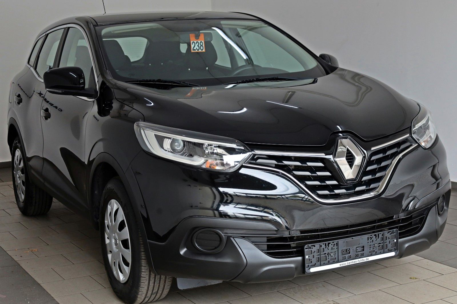 Fahrzeugabbildung Renault Kadjar Life Klima,AHK,8 fach bereift