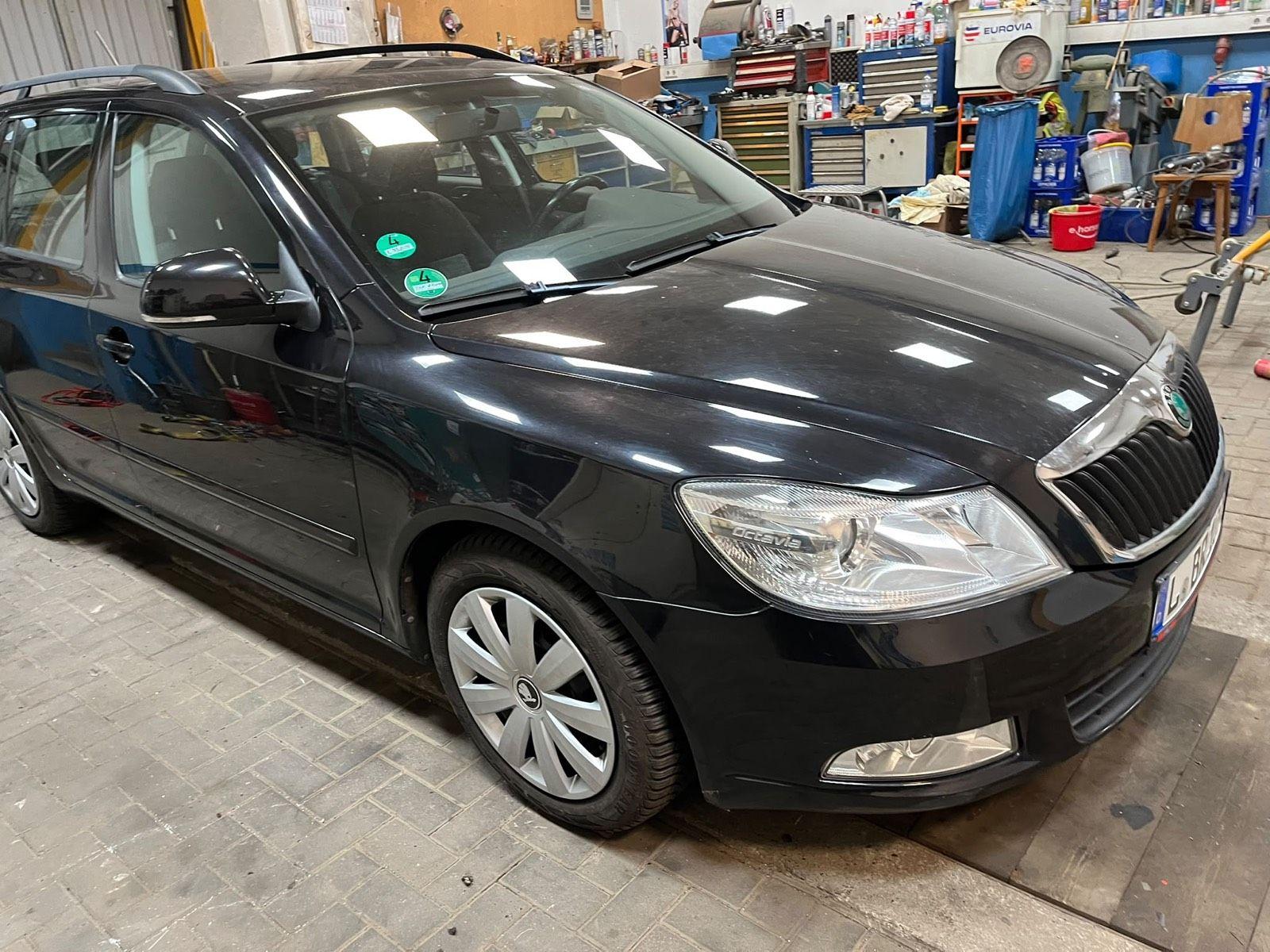 Skoda Octavia 2011 — engine 110 HP (81kW)