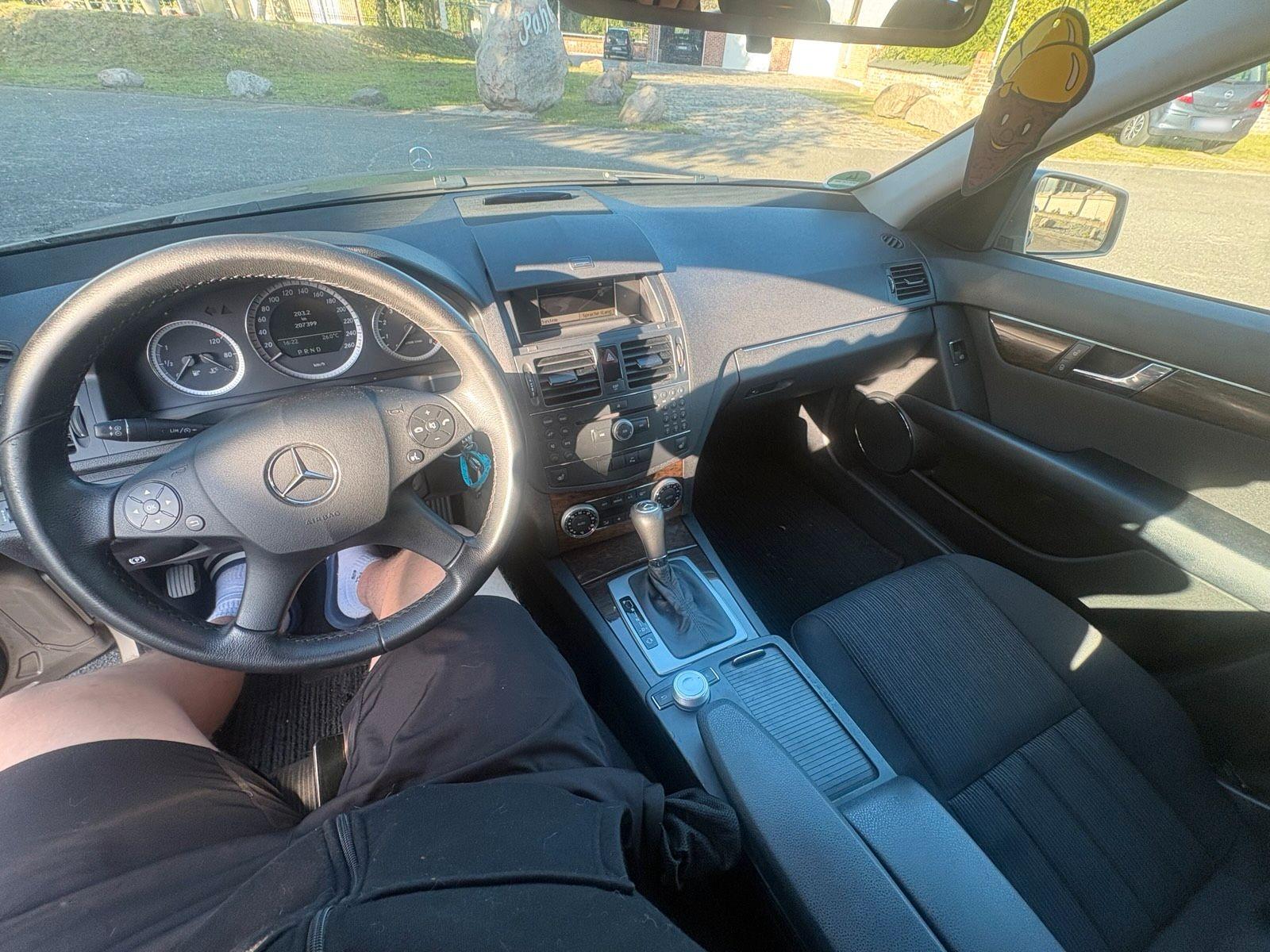 Mercedes-Benz C180 2009 — photo 11