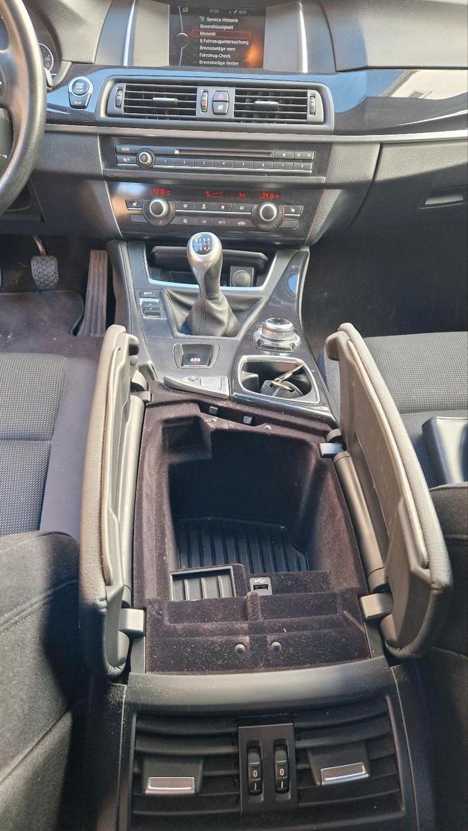 BMW 520 2013 — салон