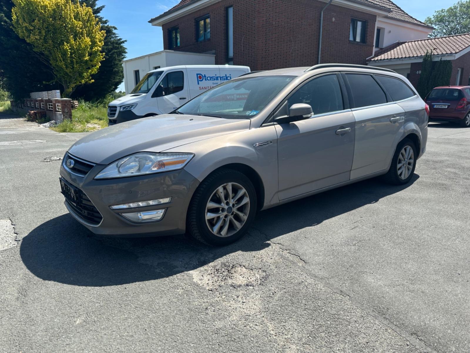 Ford Mondeo 2013 — rear view