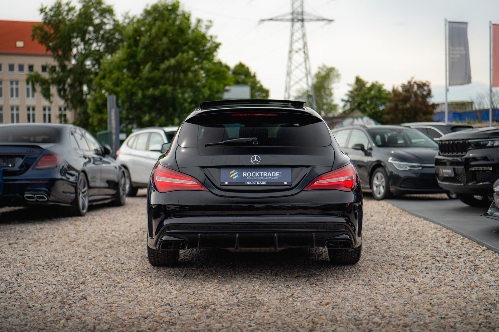 Fahrzeugabbildung Mercedes-Benz CLA 45 AMG 4Matic Performance Night *Pano*LED*