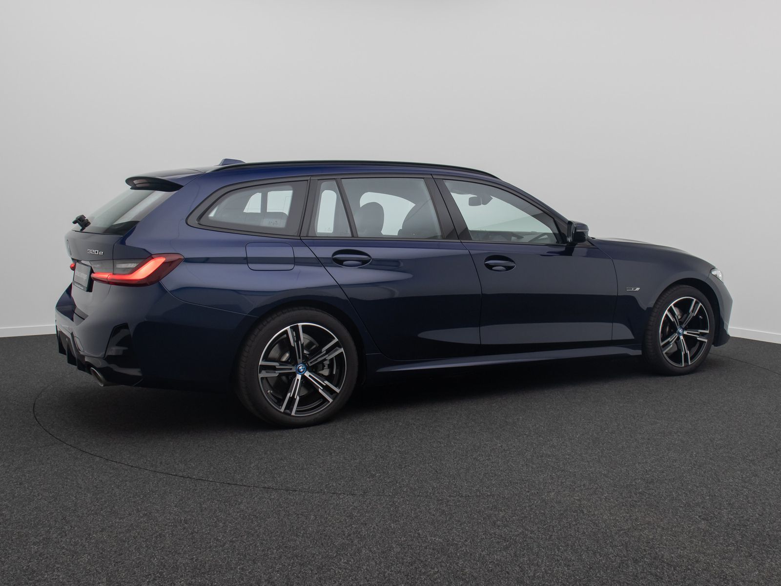 Fahrzeugabbildung BMW 320e M Sport AHK Panorama Stop&Go DAB H/K 18Zoll