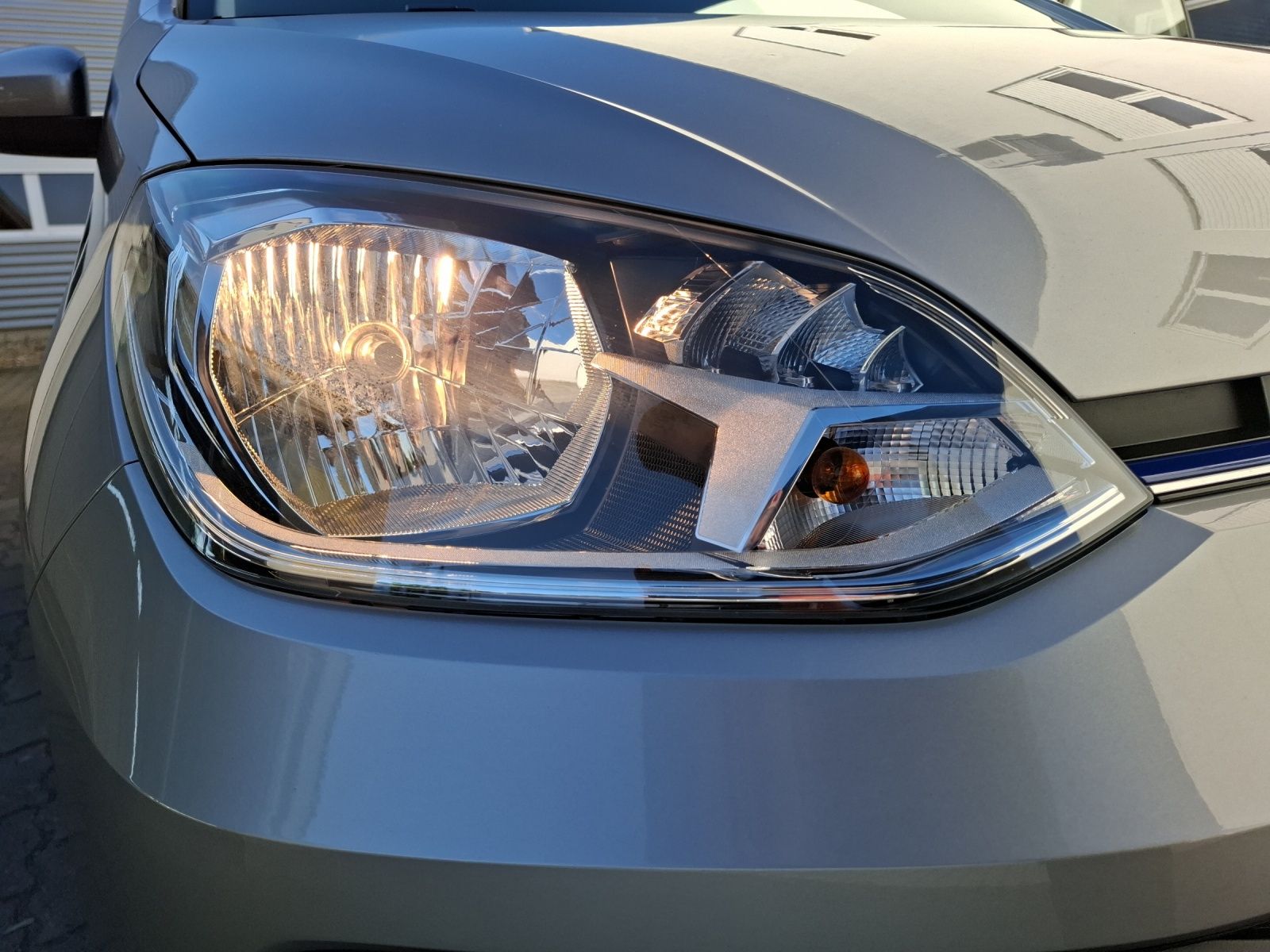 Fahrzeugabbildung Volkswagen e-up! Max Climatronic GRA RFK DAB SH LM