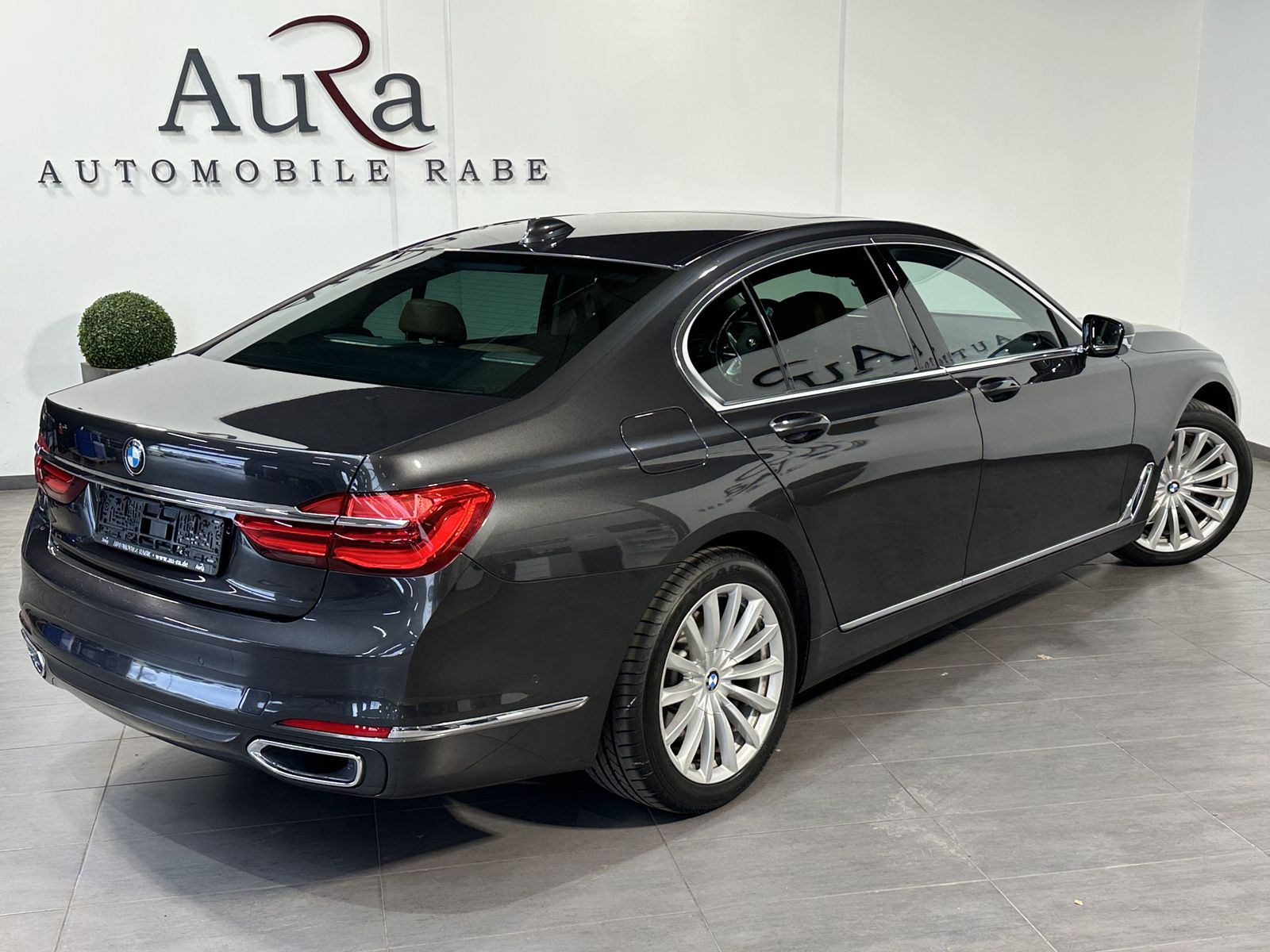 Fahrzeugabbildung BMW 730d NAV+LED+360°+HEADUP+ACC+H&K+GLASDACH+VCOCKP