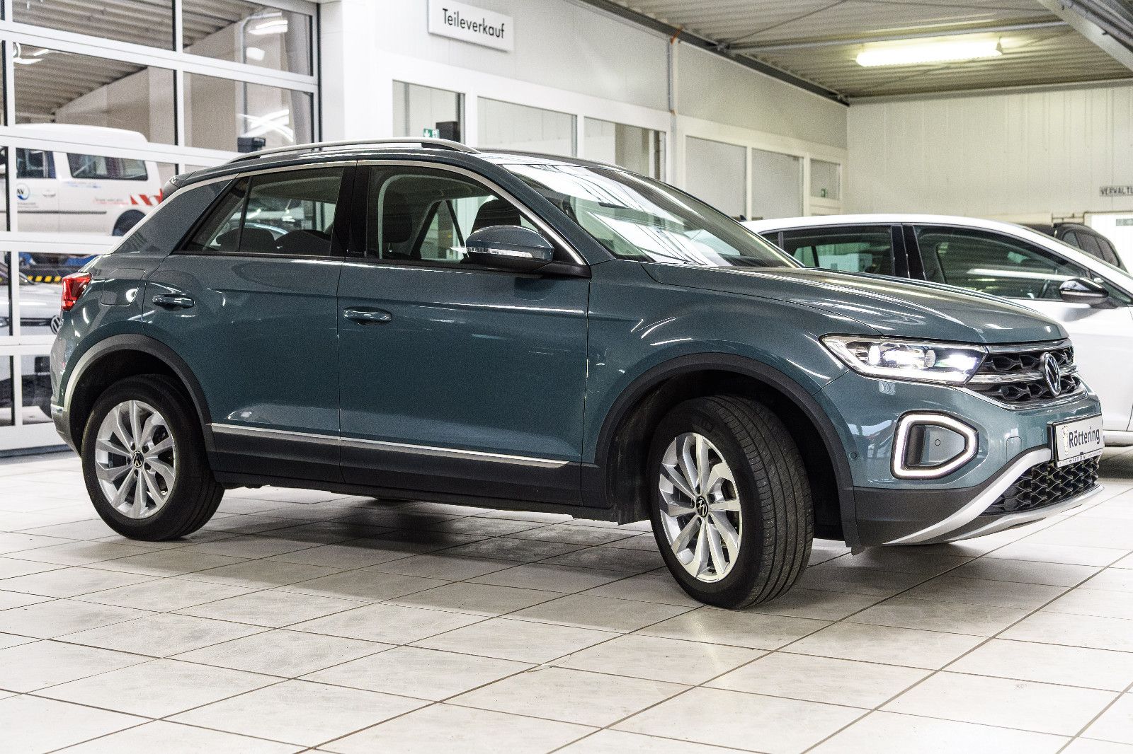 Fahrzeugabbildung Volkswagen T-Roc Style 1.5 TSI DSG LED+AHK+KEYLESS+KAMERA