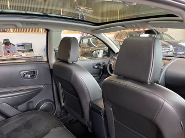 Nissan Qashqai 360 4X4 *PANORAMA*NAVI*TEILLEDER*