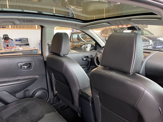 Nissan Qashqai 360 4X4 *PANORAMA*NAVI*TEILLEDER*