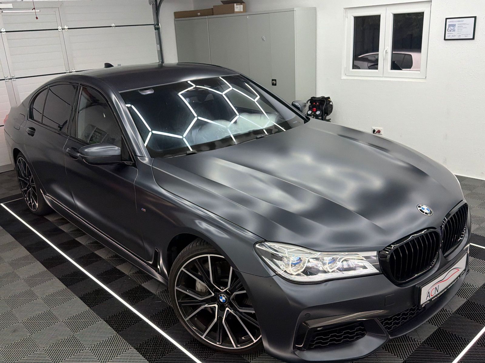 Fahrzeugabbildung BMW 750 d xDrive M SPORT/LASER/EXECUTIVE PRO/FROZEN
