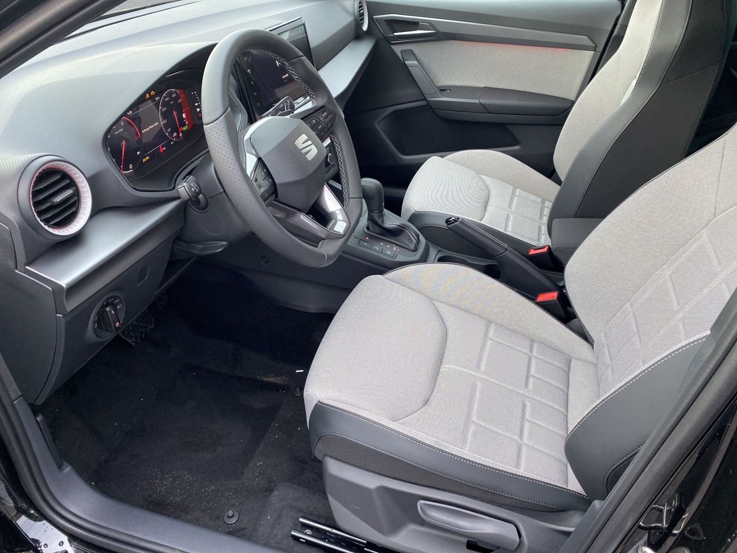 Fahrzeugabbildung SEAT Ibiza FR 1.0 85KW*SHZ*LED*NAVI*Full-Link*Kessy*