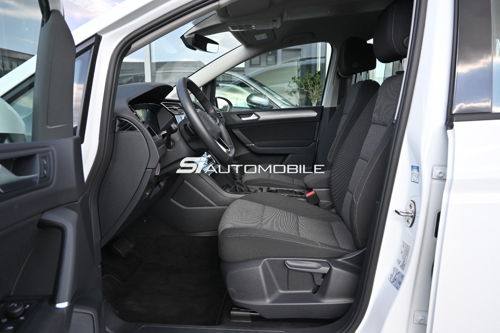 Fahrzeugabbildung Volkswagen Touran 2.0 TDI DSG Comfortline °UVP 58.262€°STHZ