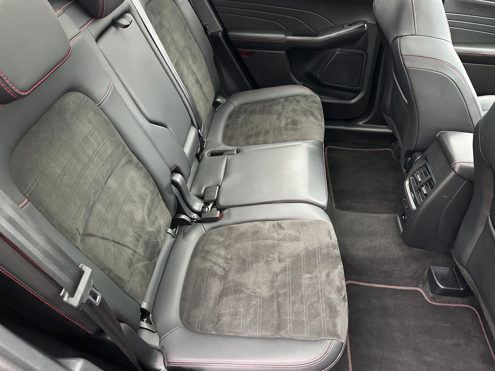 Fahrzeugabbildung Ford Kuga ST-Line X, AHK SCHWENKBAR, ACC-TEMPOMAT