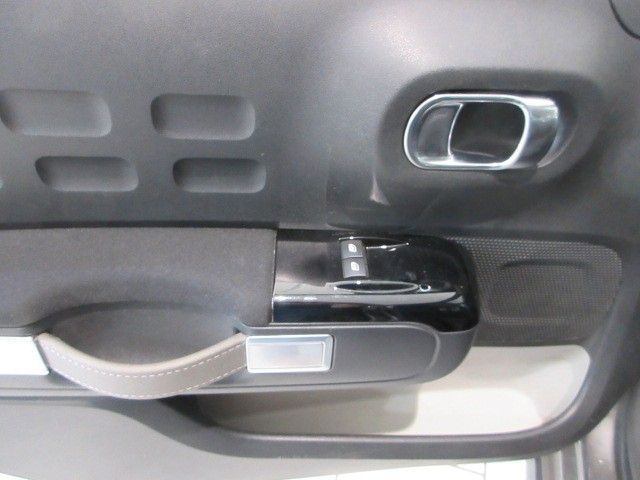 Fahrzeugabbildung Citroën C3 Shine Pack 1.2T LED/NAVI/PDC+CAM/ALU/DAB