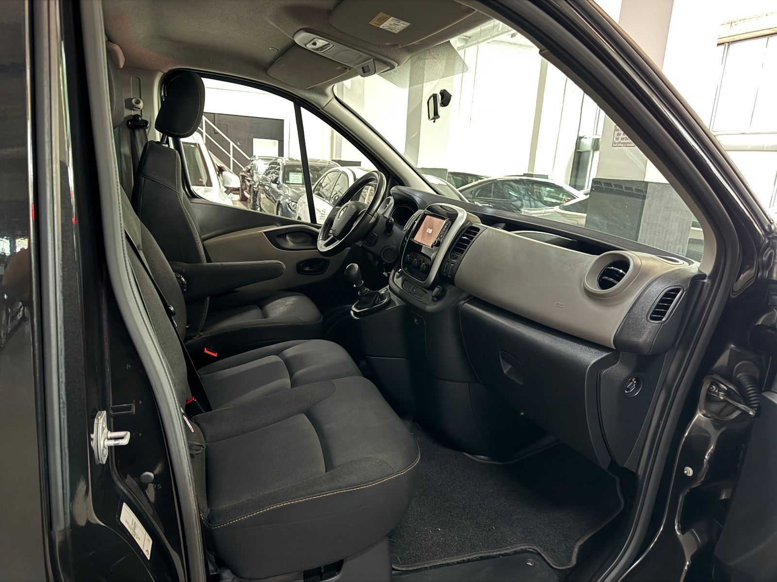 Fahrzeugabbildung Renault Trafic 1.6 DCI EXPRESSION 9-SITZER CAMPER STHDHZ