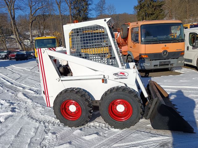 Bobcat 825