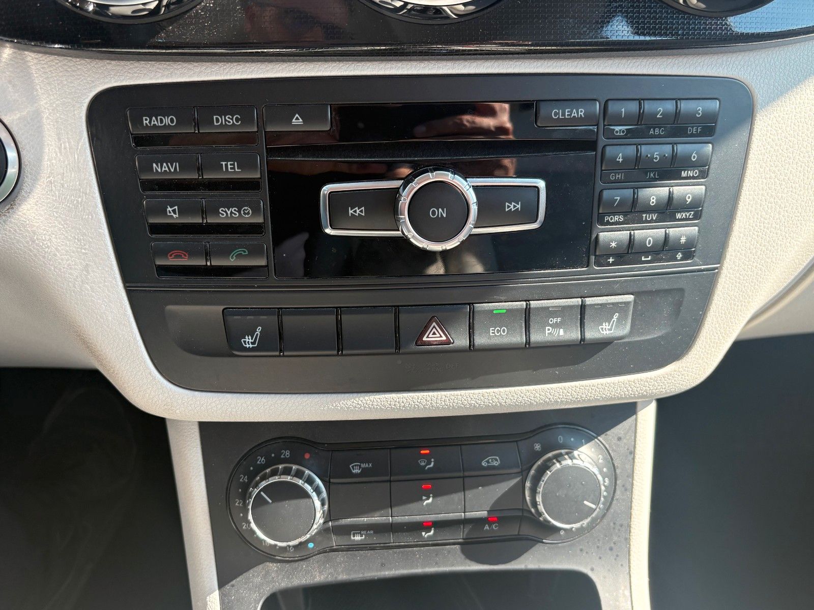 Fahrzeugabbildung Mercedes-Benz B 180 Xenon AHK 1.HAND Klima SCHECKHEFT SHZ PDC