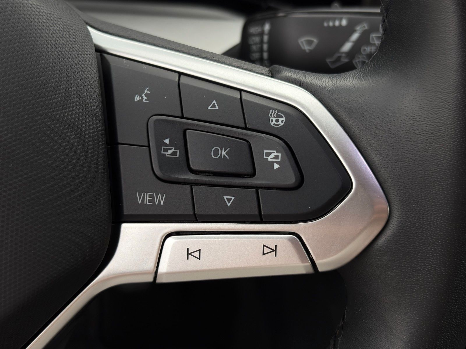 Fahrzeugabbildung Volkswagen Golf VIII Life 1.5 TSI ACC PDC NAV LHZ 3Z-KLIMA