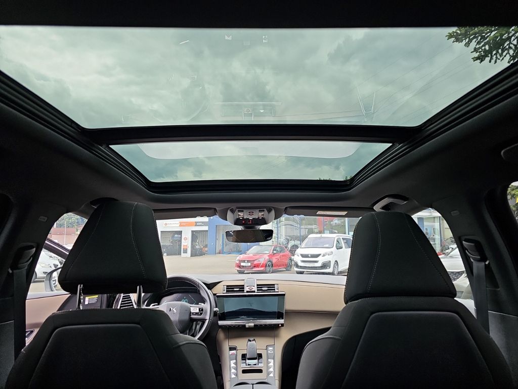 Fahrzeugabbildung DS Automobiles DS 7 Crossback E-Tense 4x4 300 So Chic Hybrid EU