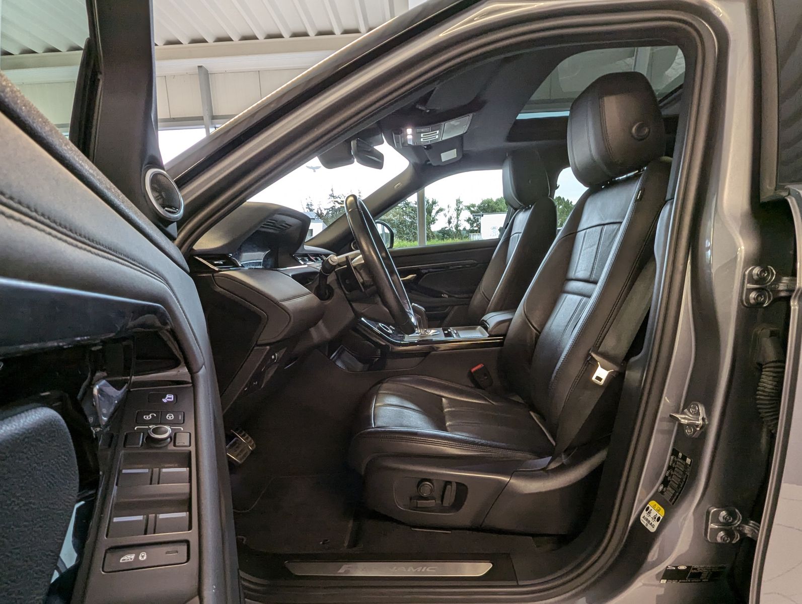 LAND ROVER Range Rover Evoque D180 R-Dynamic SE Pano HUD 20 - Image 12