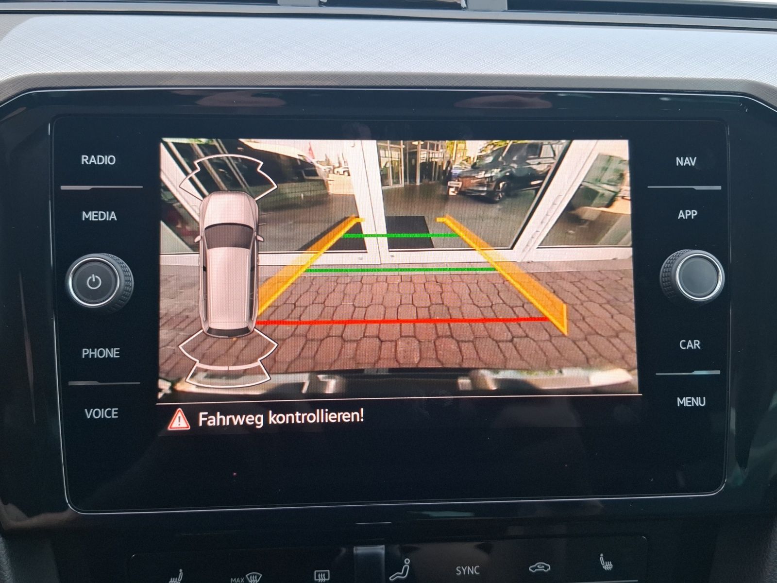 Fahrzeugabbildung Volkswagen Passat Variant TSI Business DSG Matrix Navi ACC