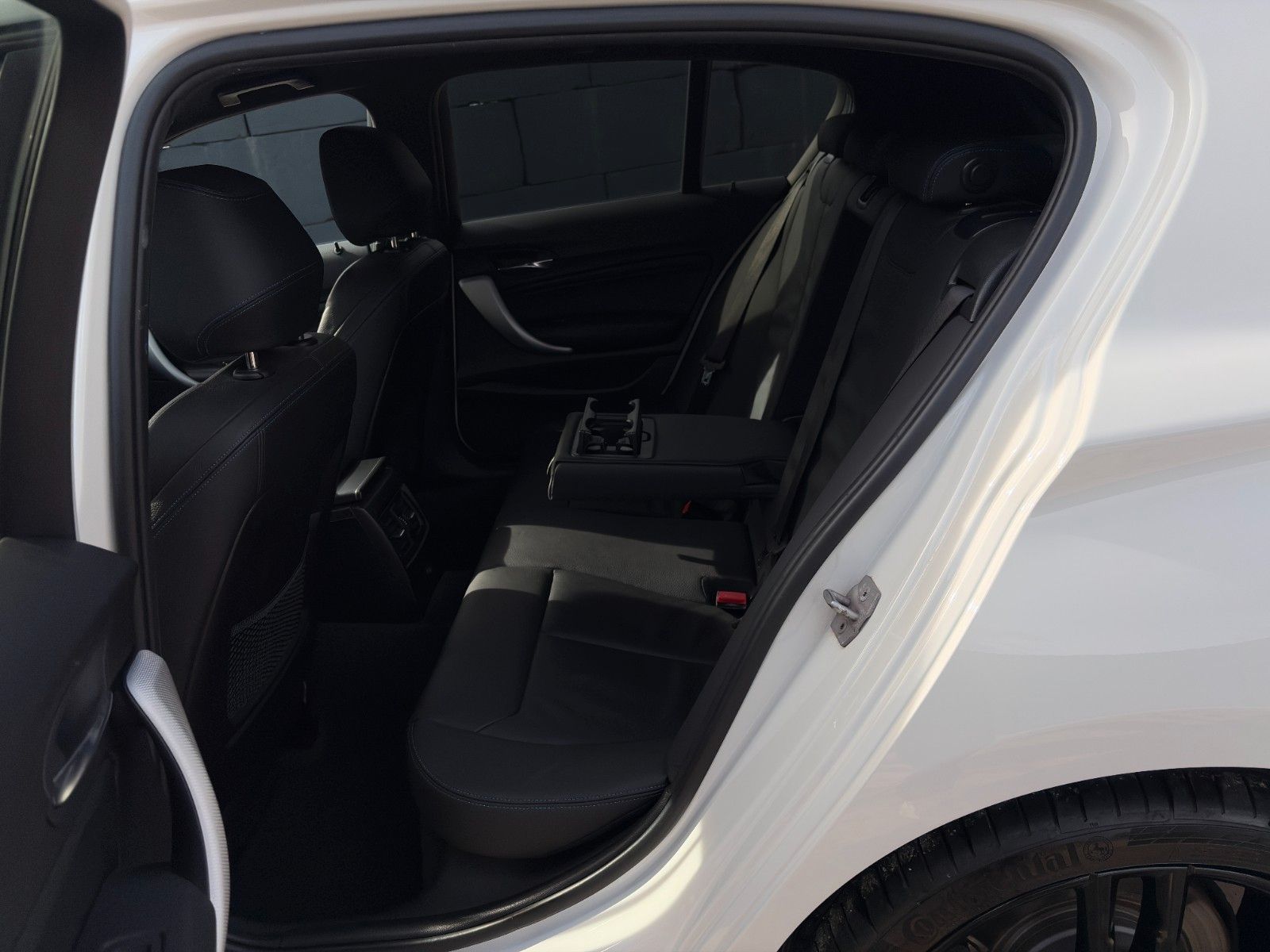 Fahrzeugabbildung BMW 120i M Sport Shadow Aut. SHZ PDC LED Navi TEMP