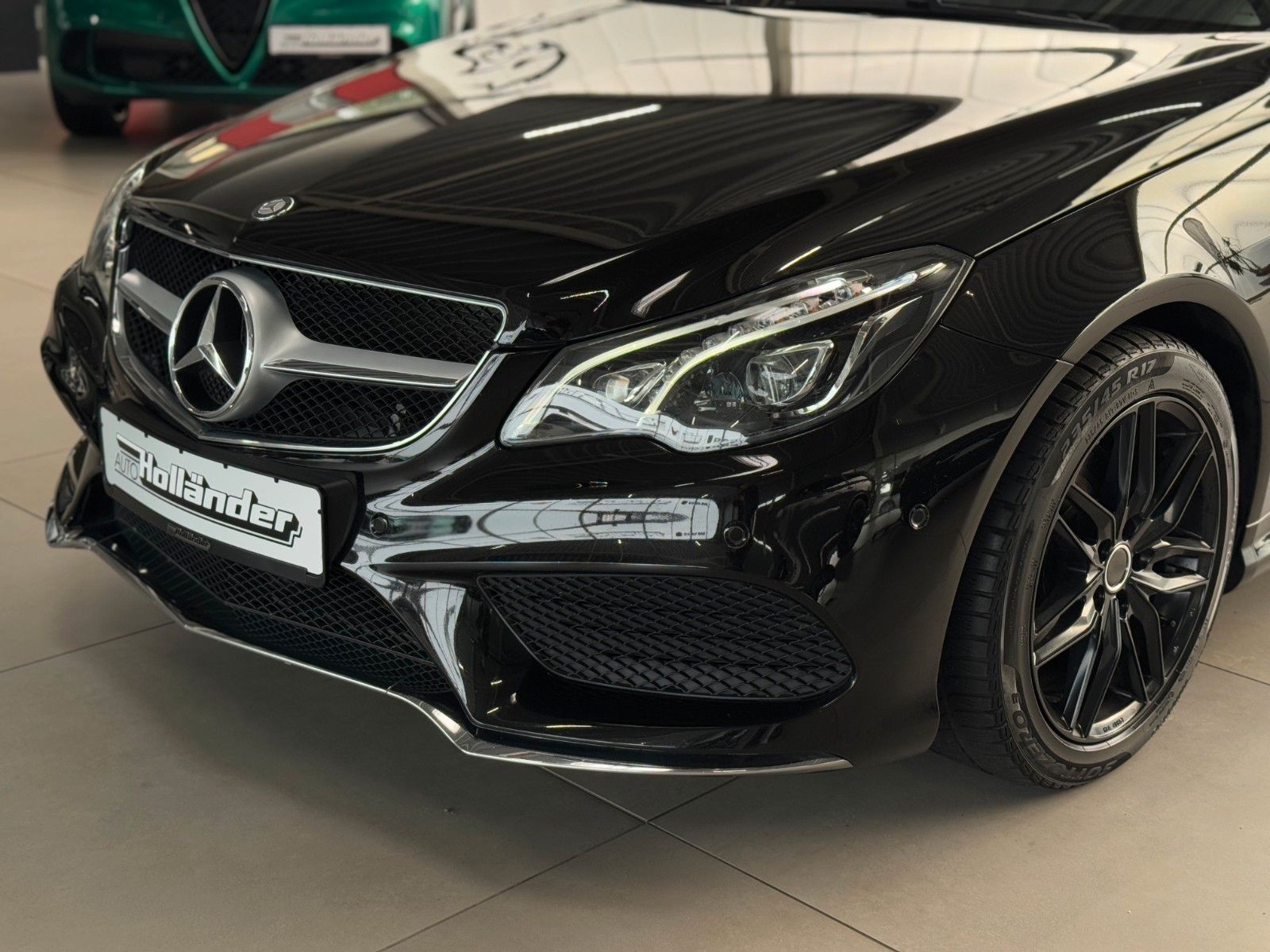 Fahrzeugabbildung Mercedes-Benz E 200 CGI Coupe Sportpaket AMG-Line Pano Leder