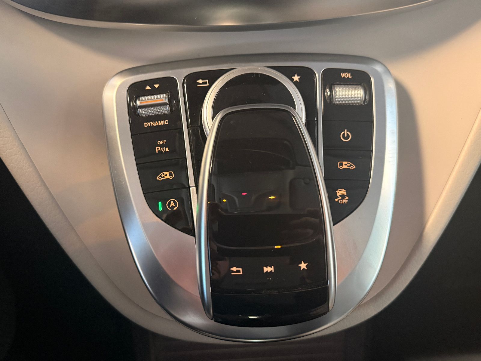 Fahrzeugabbildung Mercedes-Benz V 250/AVANTGARDE/LANG/4MATIC/LEDER/LED/NAVI/6SIT