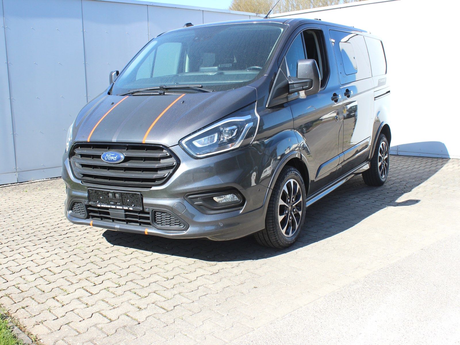 Fahrzeugabbildung Ford Transit Custom 320 L1 Sport 2,0 TDCi