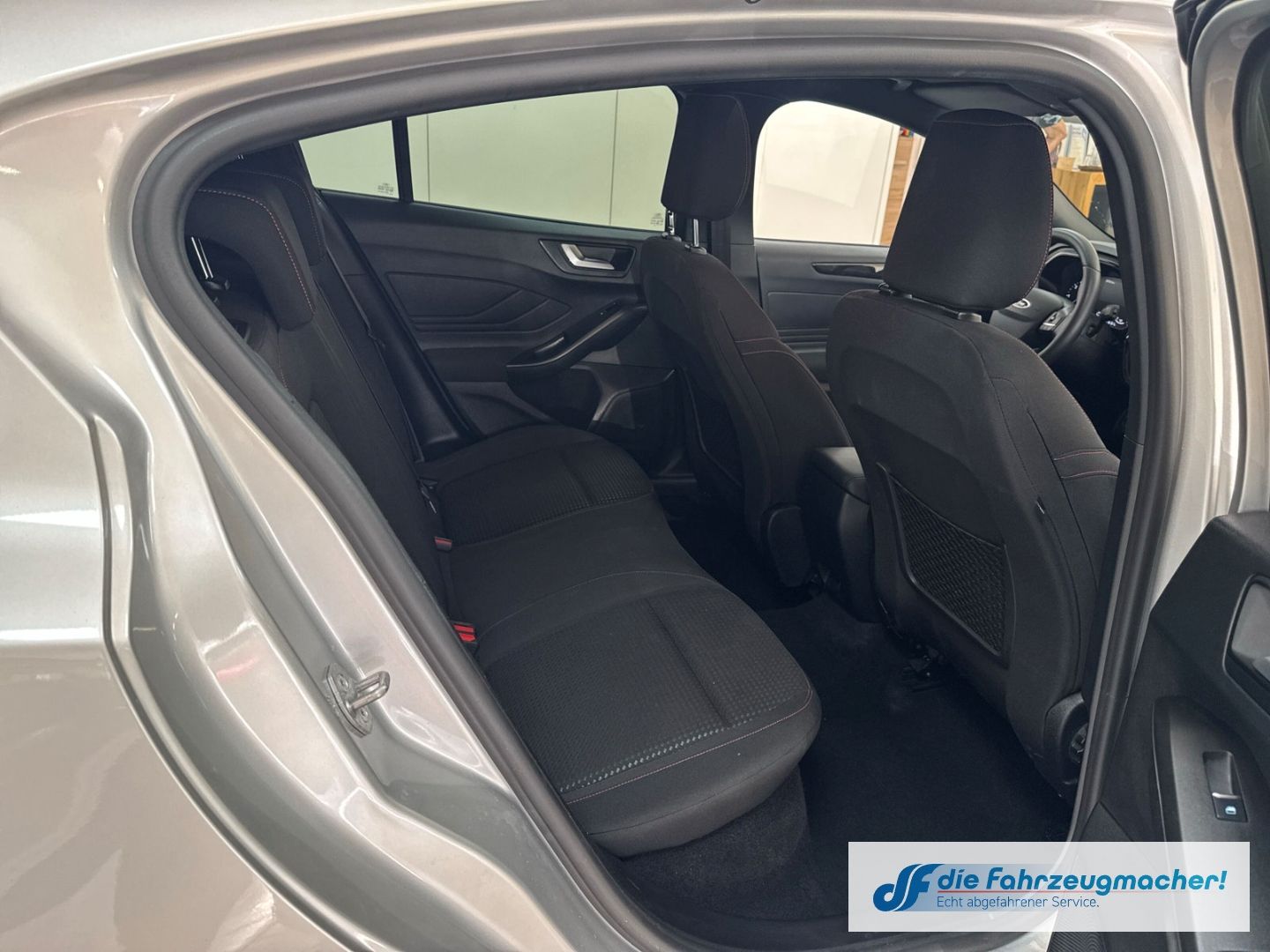 Fahrzeugabbildung Ford Focus ST-Line Navi LED ACC Apple CarPlay Android
