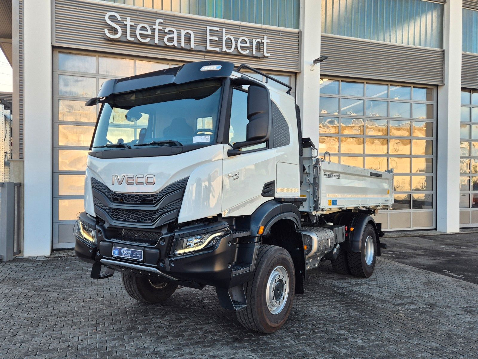 Fahrzeugabbildung Iveco AT190T36W/P 4x4 Allrad, Meiller-Dreiseitenkipper