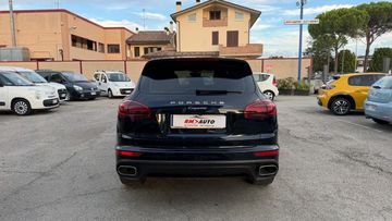 Porsche Cayenne - 3