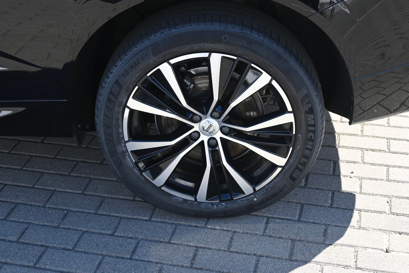 Fahrzeugabbildung Volvo XC60 T8 Plus Dark AWD*360°*FSHZG*AHK*PANO*