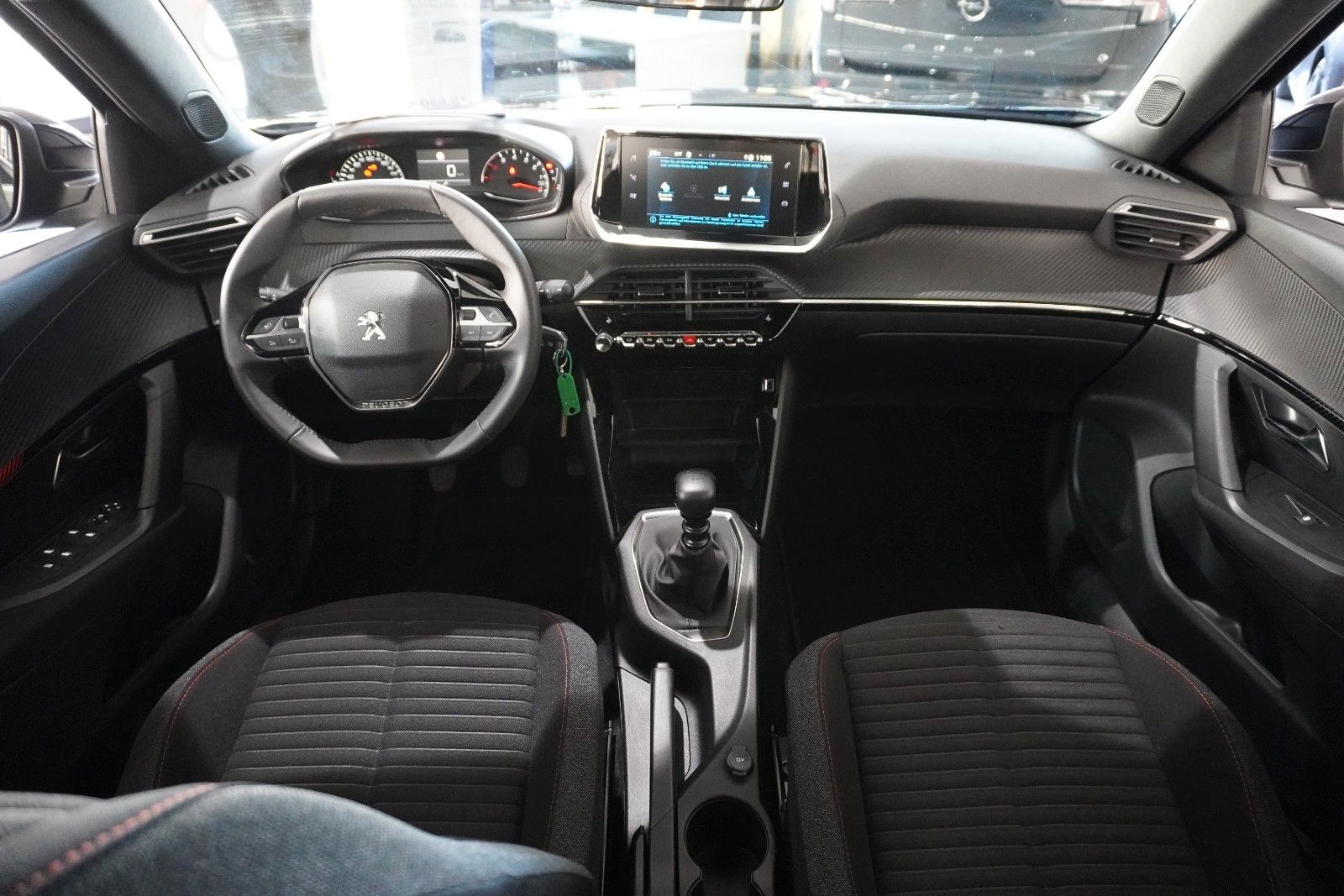 Fahrzeugabbildung Peugeot 2008 1.2T ACTIVE PACK NAVI/LED/KAMERA/SPORT/SH