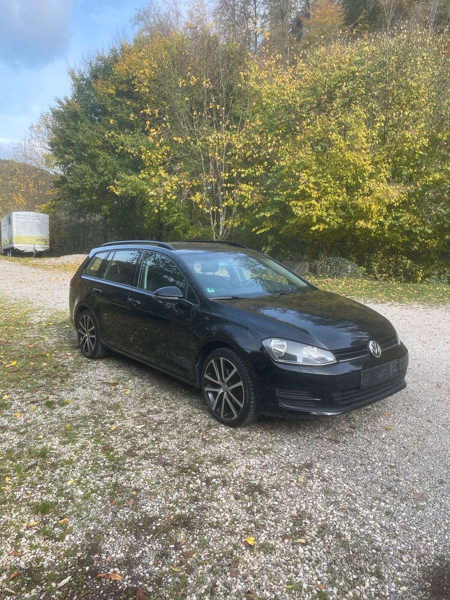 Volkswagen Golf 2015 — rear view