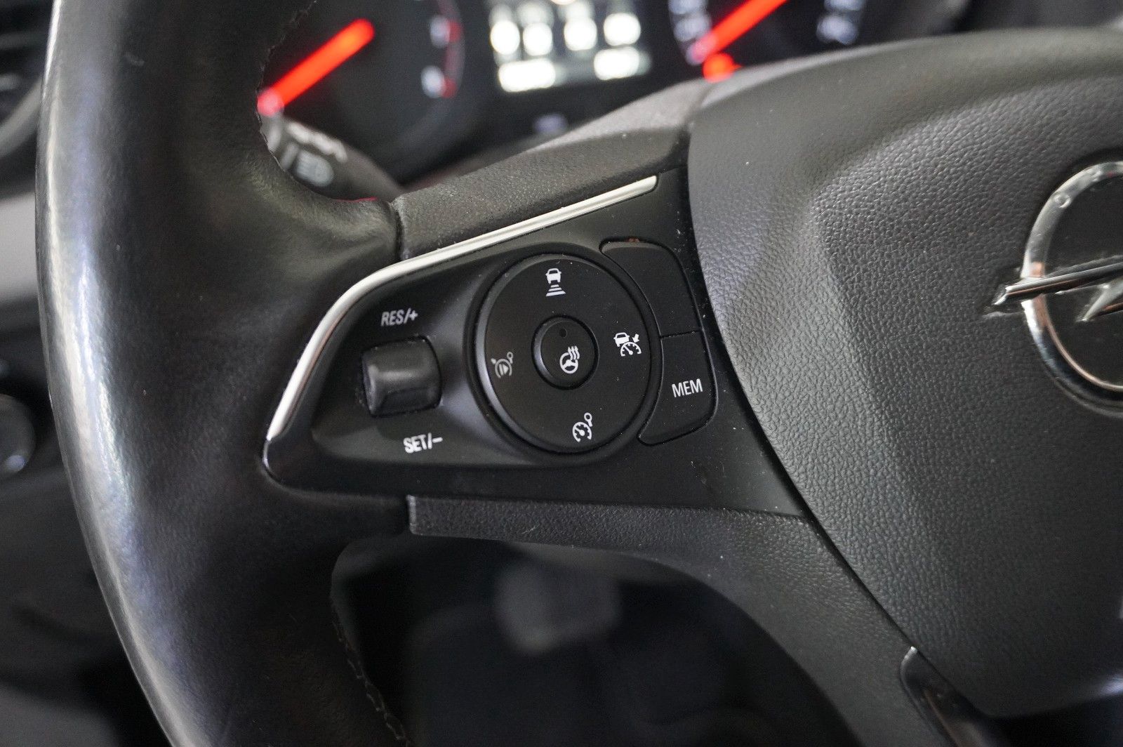 Fahrzeugabbildung Opel Grandland 1.5D AHK/KAMERA/SHZ/LHZ/FSH/ALU/ACC