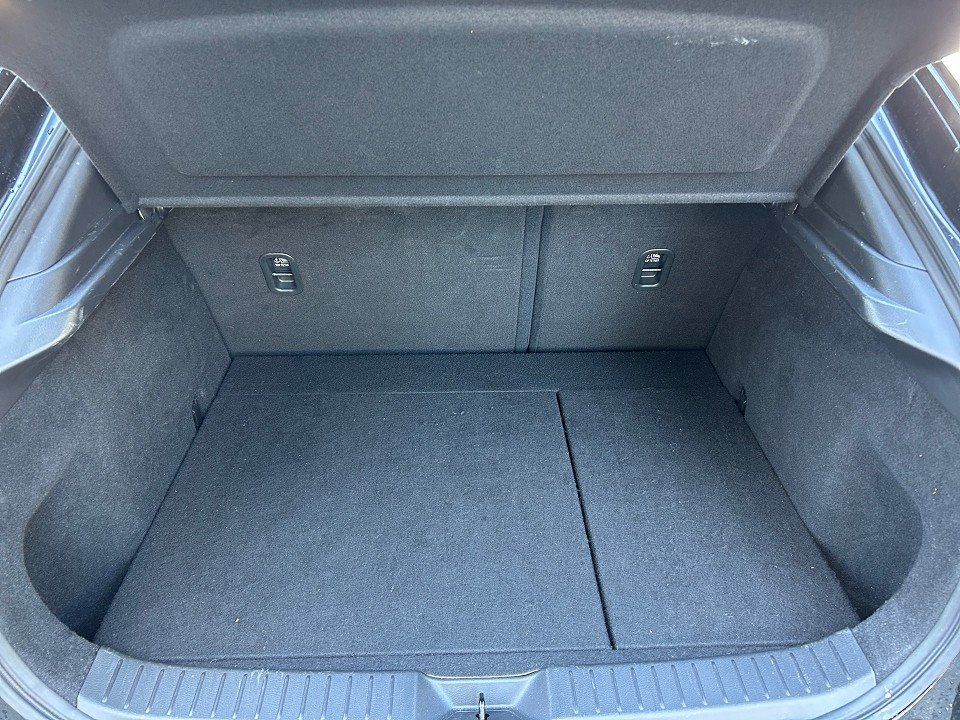 Fahrzeugabbildung Mazda CX-30 2.5L e-SKYACTIV G 140ps