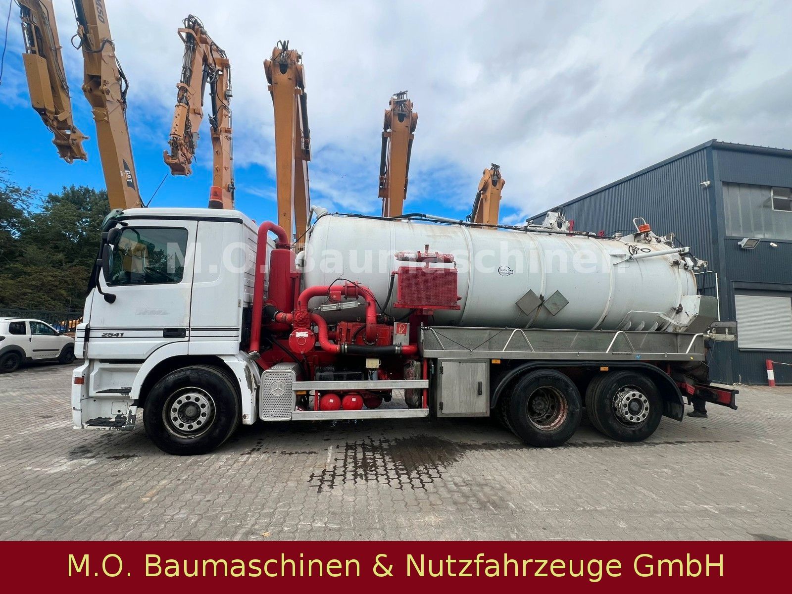 Fahrzeugabbildung Mercedes-Benz Actros 2541 / Saug & Spühlwagen Kroll /13.000L