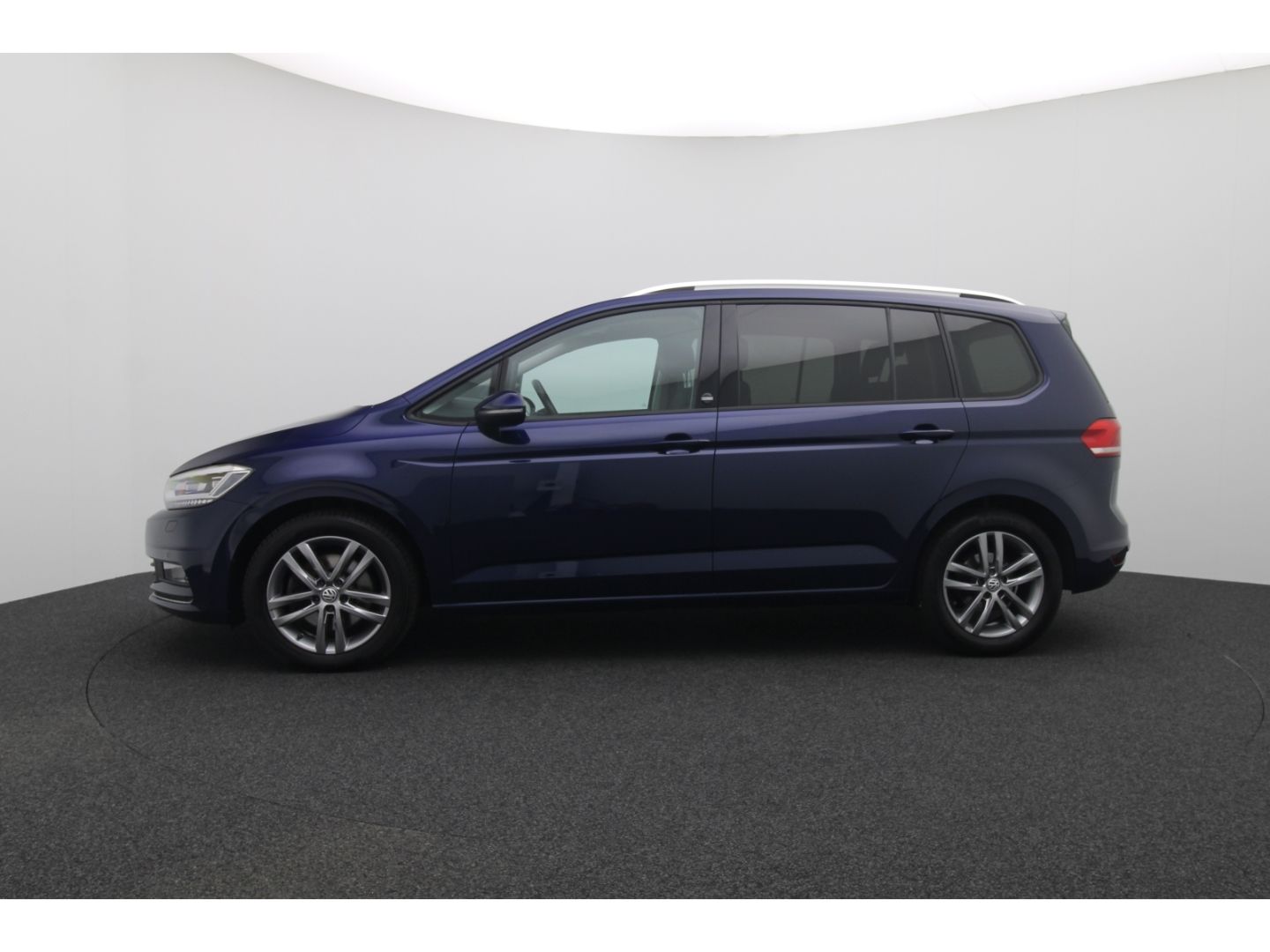 Fahrzeugabbildung Volkswagen Touran Comfortline BMT ACC, Pano, Schiebedach