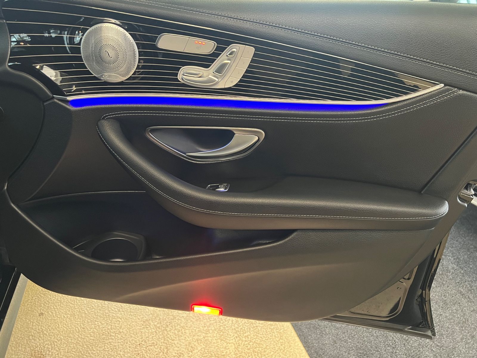 Fahrzeugabbildung Mercedes-Benz E 400 d 4Matic AMG LINE *PANO*designo-manufaktur