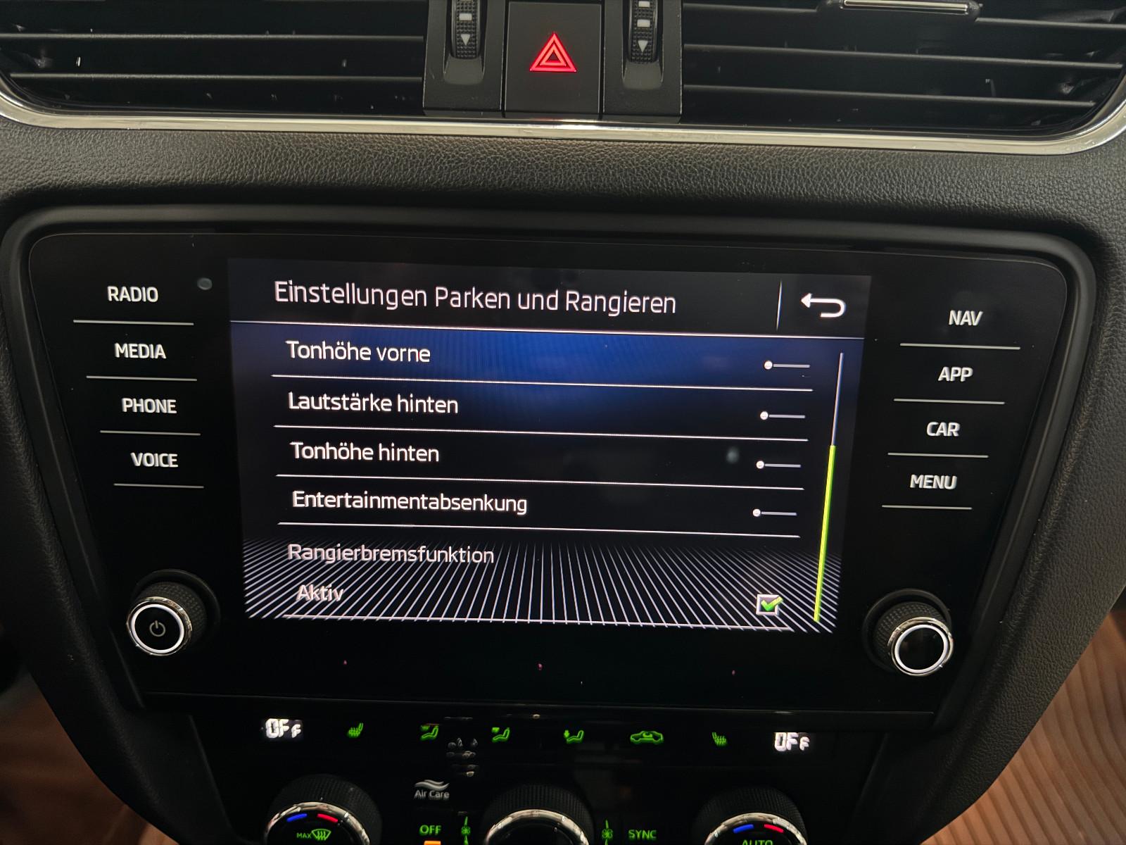 Skoda Octavia STYLE 4X4 PANO NEUER MOTOR / MEGA VOLL
