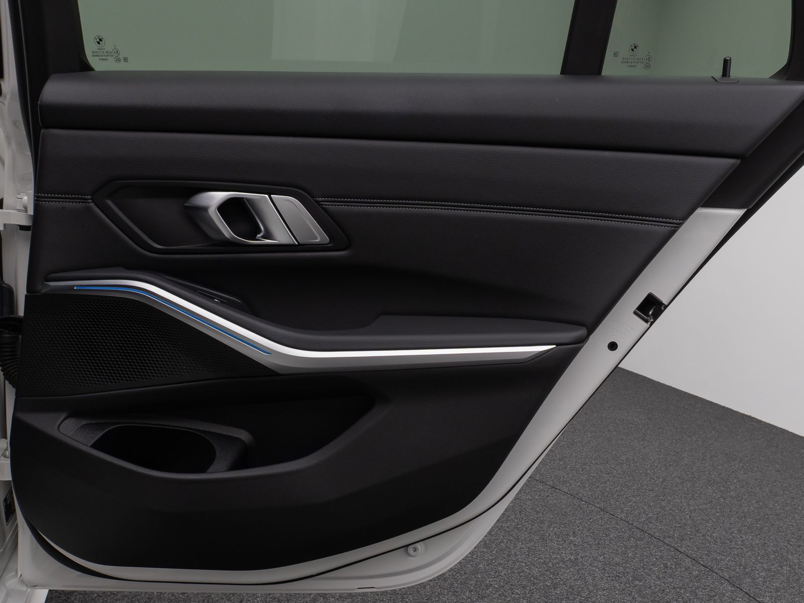 Fahrzeugabbildung BMW 320e  Sport Line DAB HiFi CockPitPro PDC Alarm