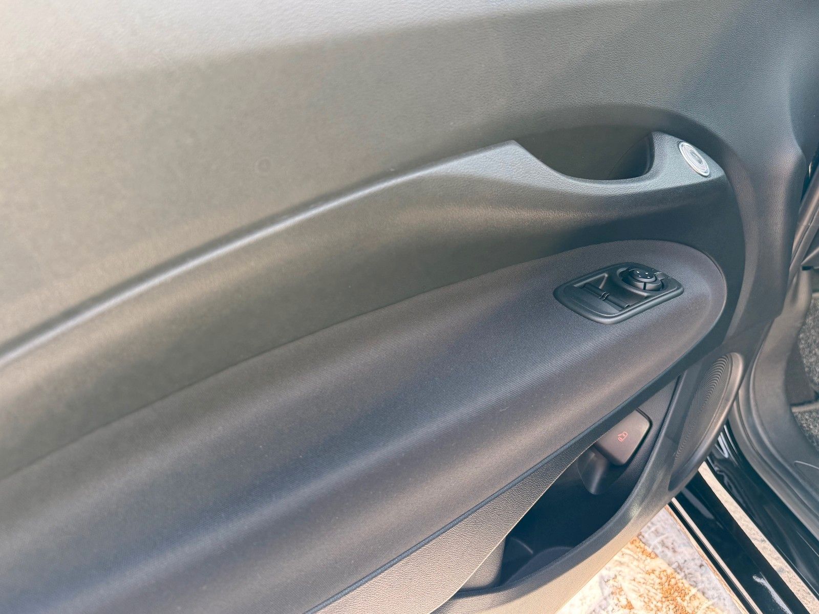 Fahrzeugabbildung Fiat 500e Apple CarPlay /Android Auto Touch Klima USB