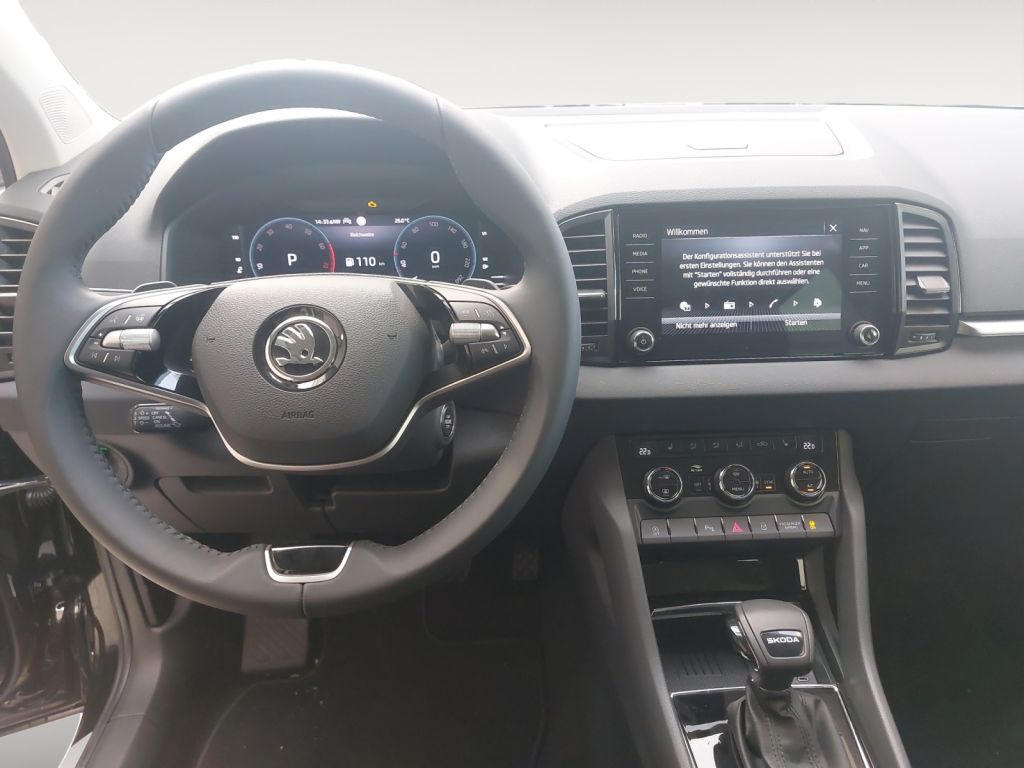 Fahrzeugabbildung SKODA Karoq 1.5 TSI DSG Selection AHZV,LED,Navi,SH