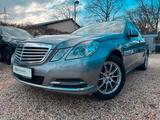 Mercedes-Benz E 300 BlueEFFICIENCY Pano*Navi*Tempo*SitzHz. - Mercedes-Benz E 300: Limousine