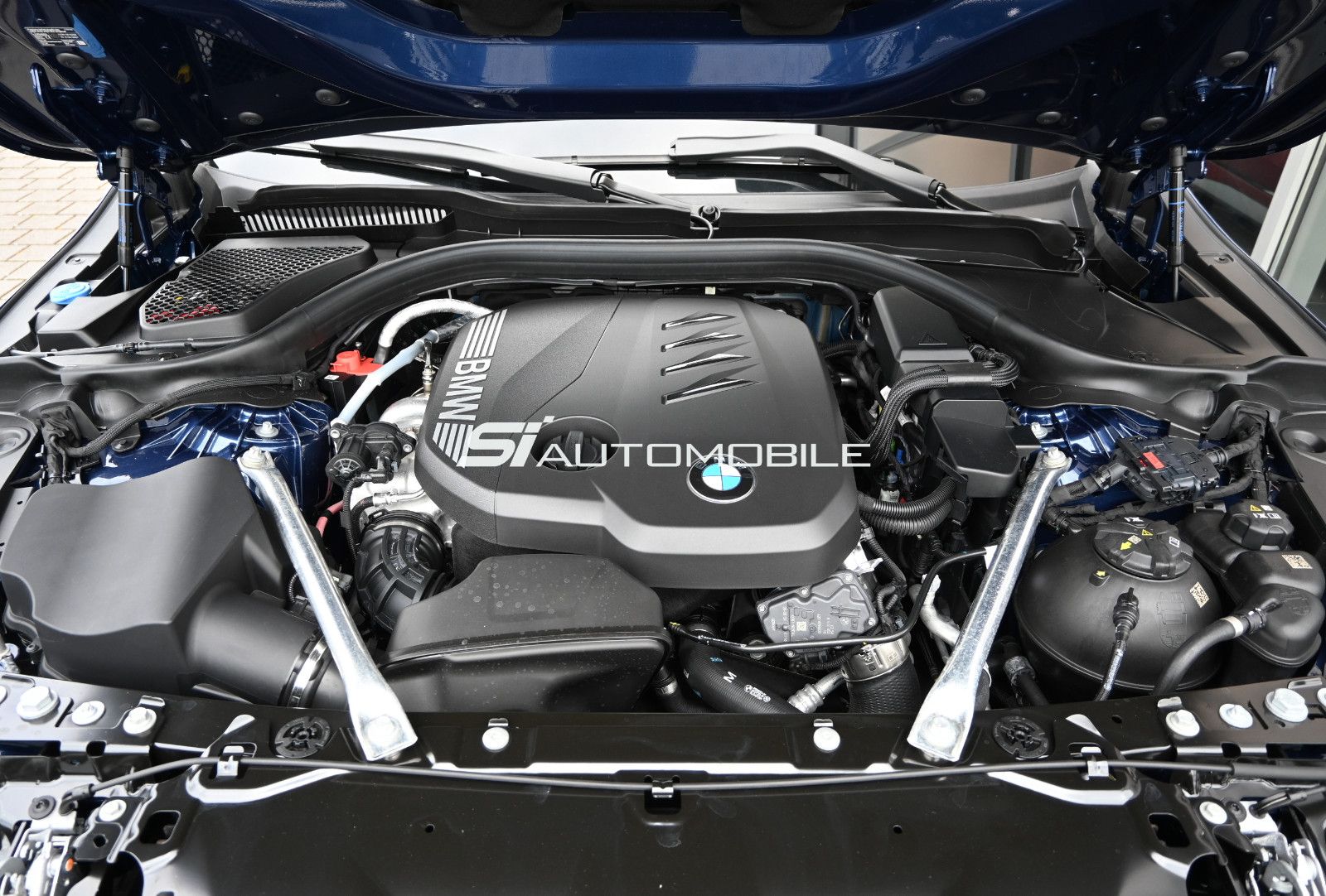 Fahrzeugabbildung BMW 520d xDr. Touring °ACC°AHK°B&W°STANDHEIZ°SITZBEL