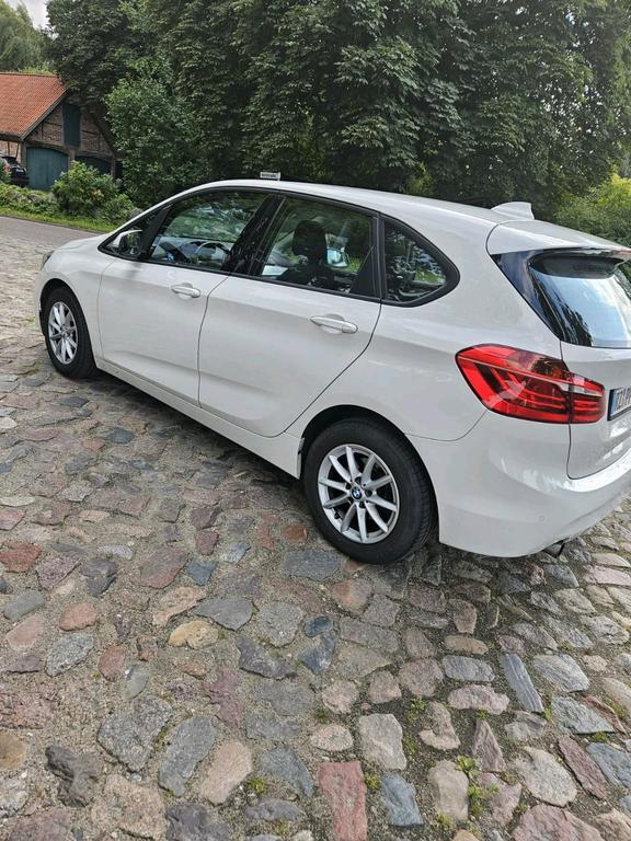 BMW 218