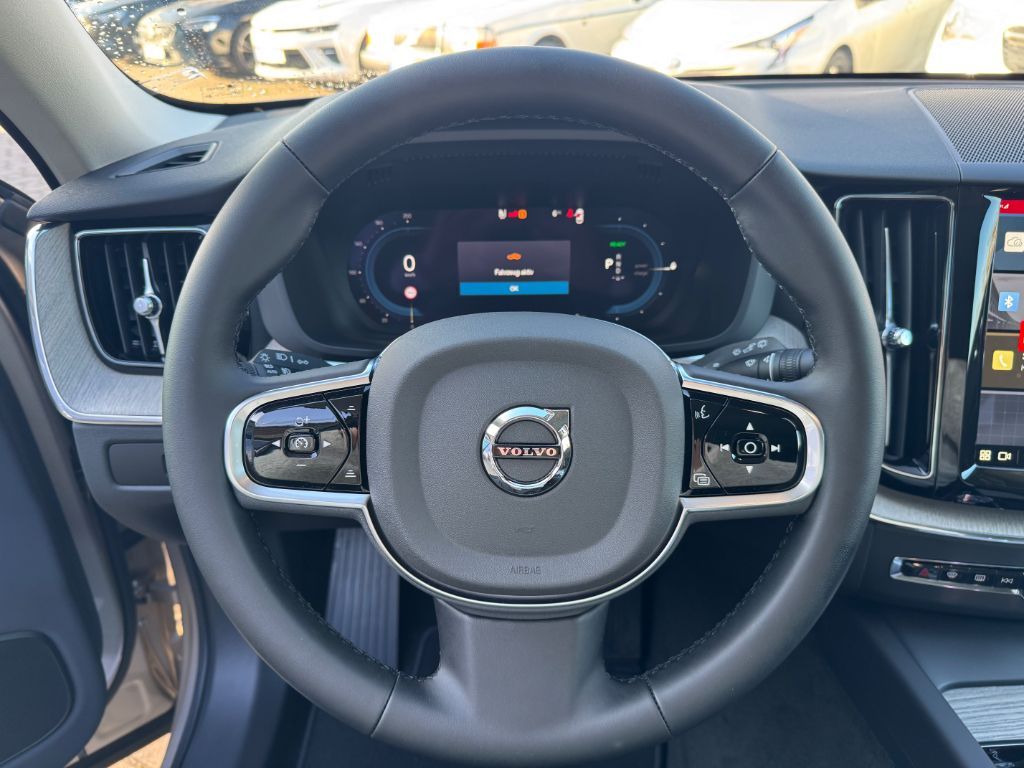 Fahrzeugabbildung Volvo XC60 T6 AWD Plus Dark+AHZV+21Zoll+SOFORT