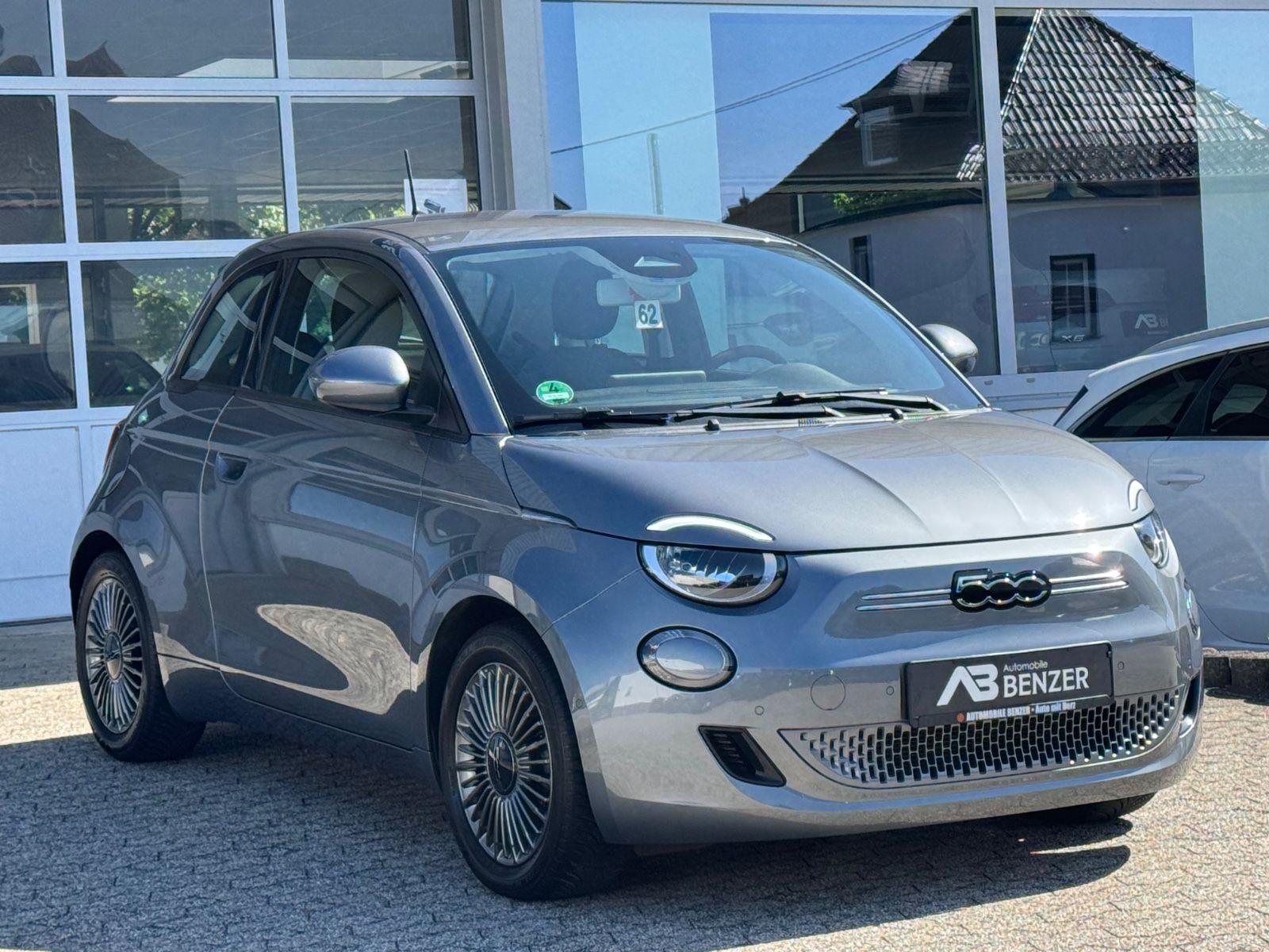 Fahrzeugabbildung Fiat 500 e Icon/42 kWh/Navi/R-Cam/ACC*CarPlay/SHZ/